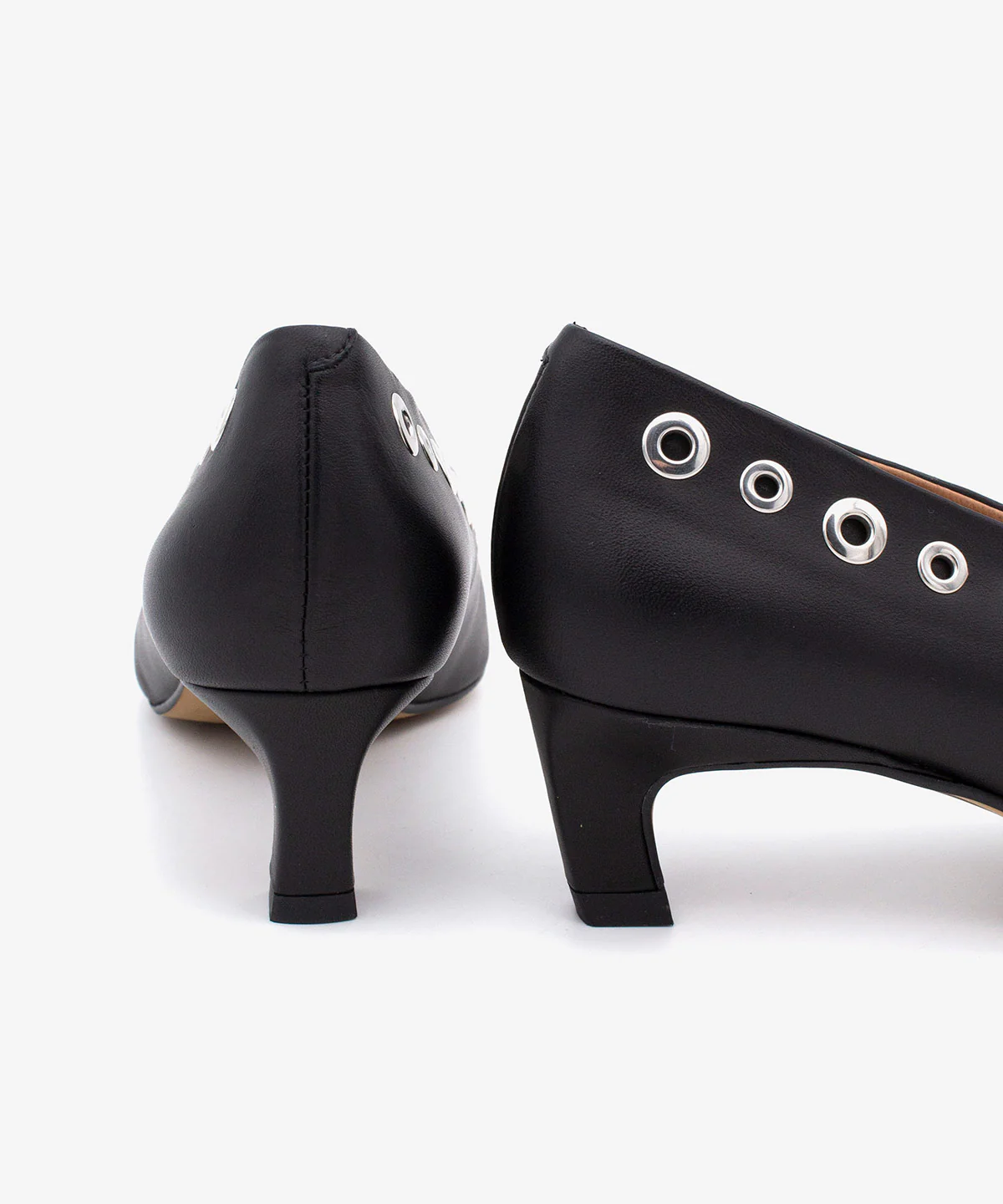 VERA – Zapato de tipo salón con tacón mini de piel con detalles metálicos - Image 5
