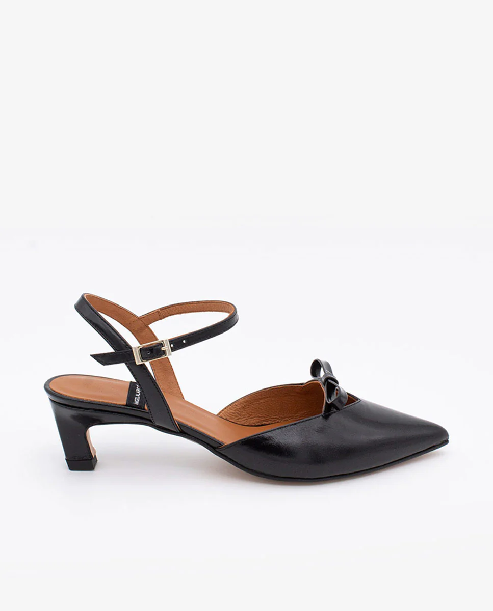 VERONIQUE – Zapatos de salón abiertos con tacón bajo de piel brillante