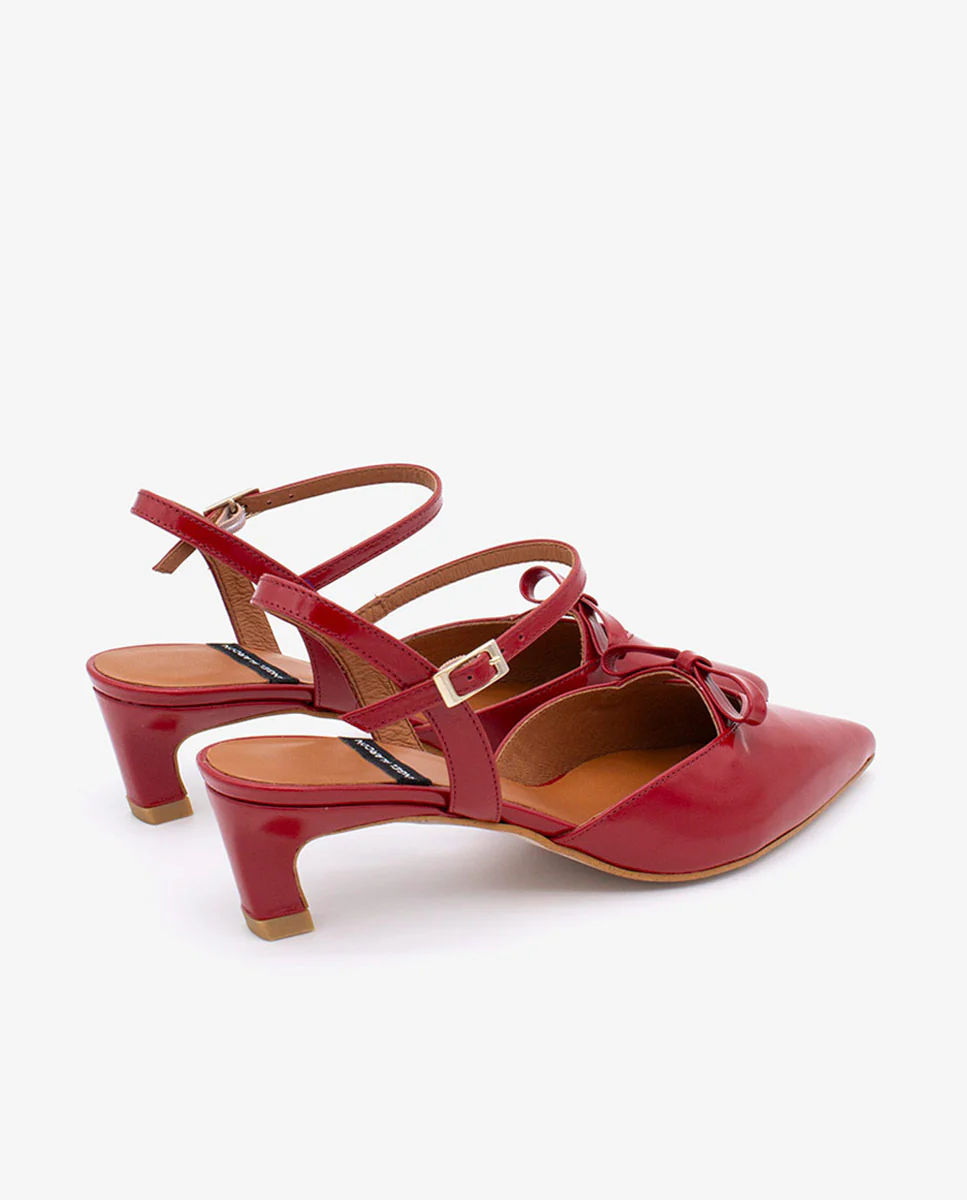 VERONIQUE – Zapatos de salón abiertos con tacón bajo de piel brillante - Image 12