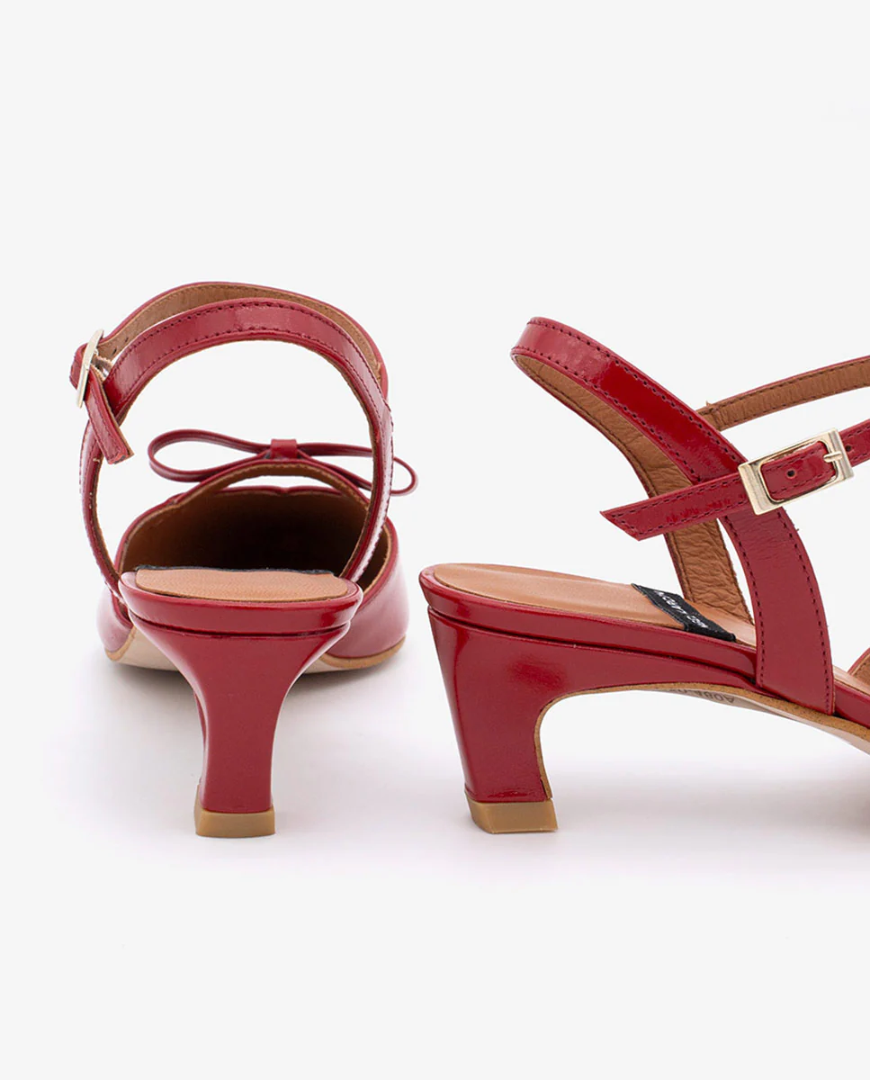 VERONIQUE – Zapatos de salón abiertos con tacón bajo de piel brillante - Image 14