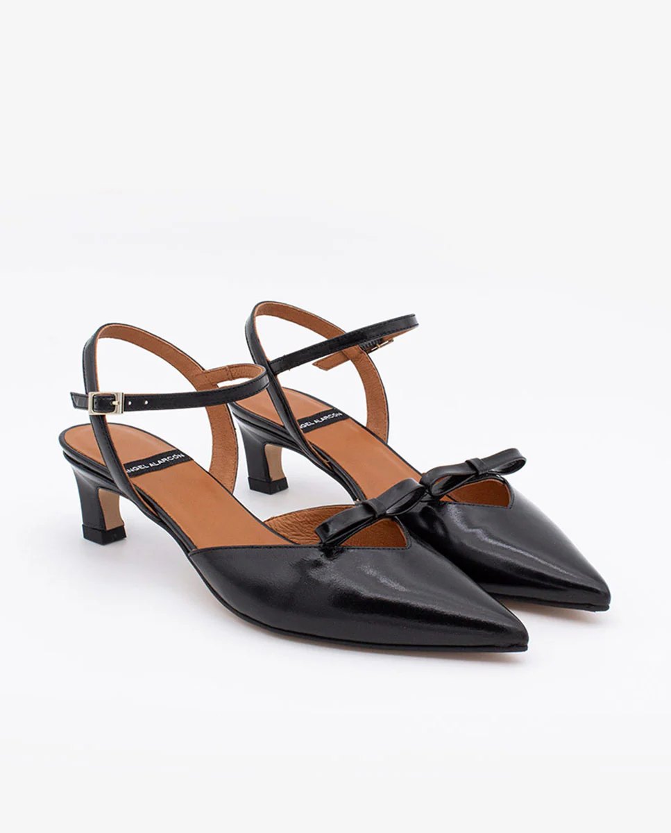 VERONIQUE – Zapatos de salón abiertos con tacón bajo de piel brillante - Image 3