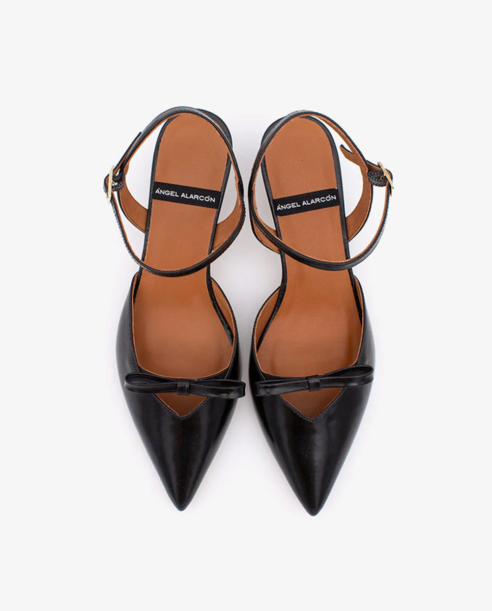 VERONIQUE – Zapatos de salón abiertos con tacón bajo de piel brillante - Image 6