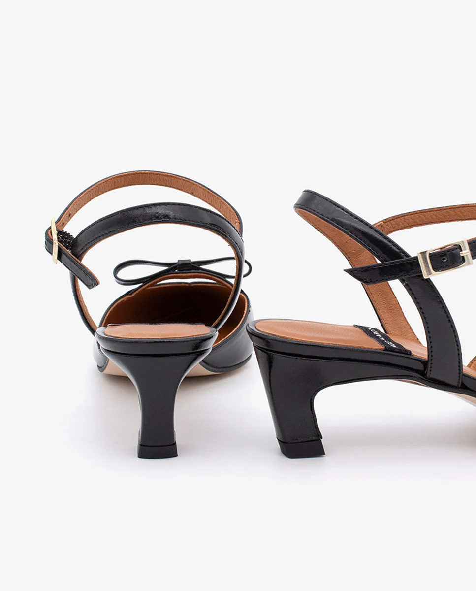 VERONIQUE – Zapatos de salón abiertos con tacón bajo de piel brillante - Image 7
