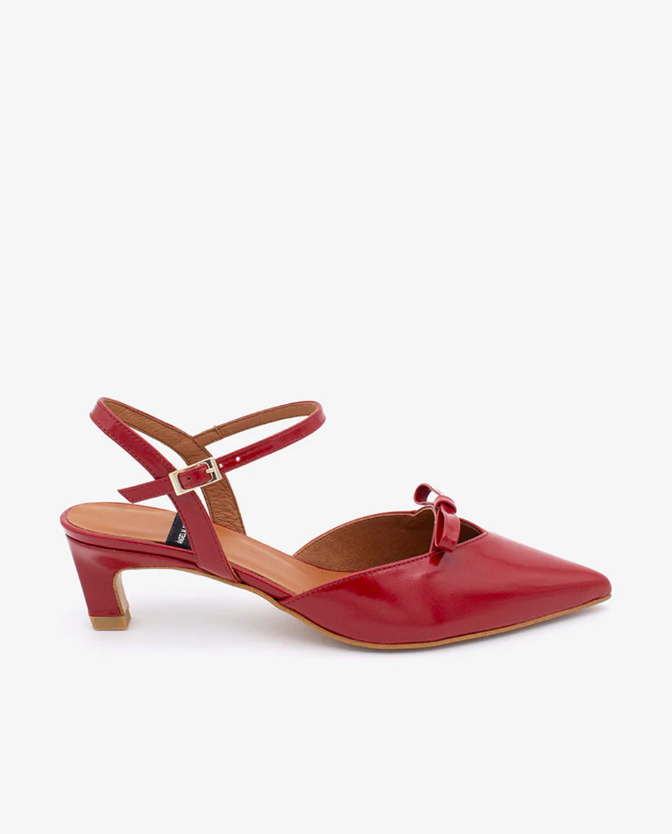 VERONIQUE – Zapatos de salón abiertos con tacón bajo de piel brillante - Image 8