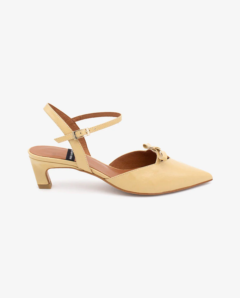 VERONIQUE – Zapatos de salón abiertos con tacón bajo de piel texturizada