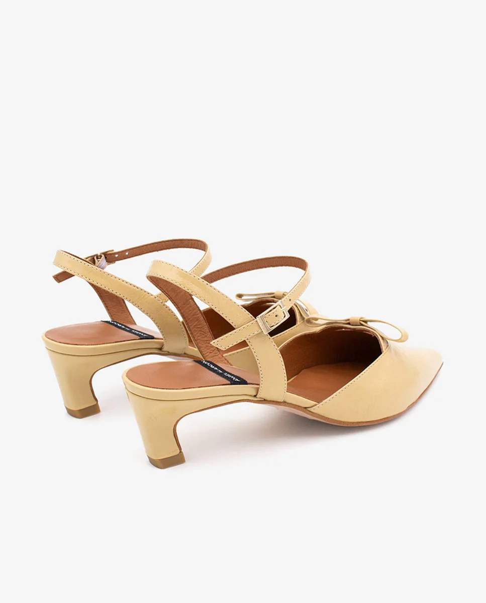 VERONIQUE – Zapatos de salón abiertos con tacón bajo de piel texturizada - Image 3