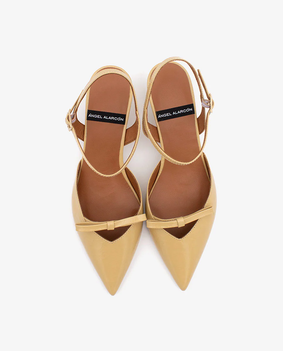 VERONIQUE – Zapatos de salón abiertos con tacón bajo de piel texturizada - Image 4