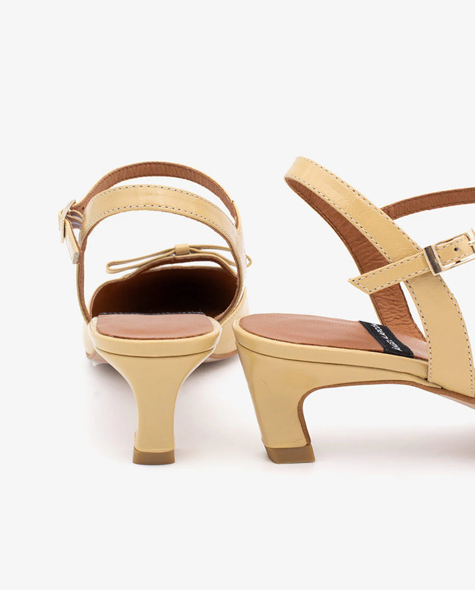 VERONIQUE – Zapatos de salón abiertos con tacón bajo de piel texturizada - Image 5