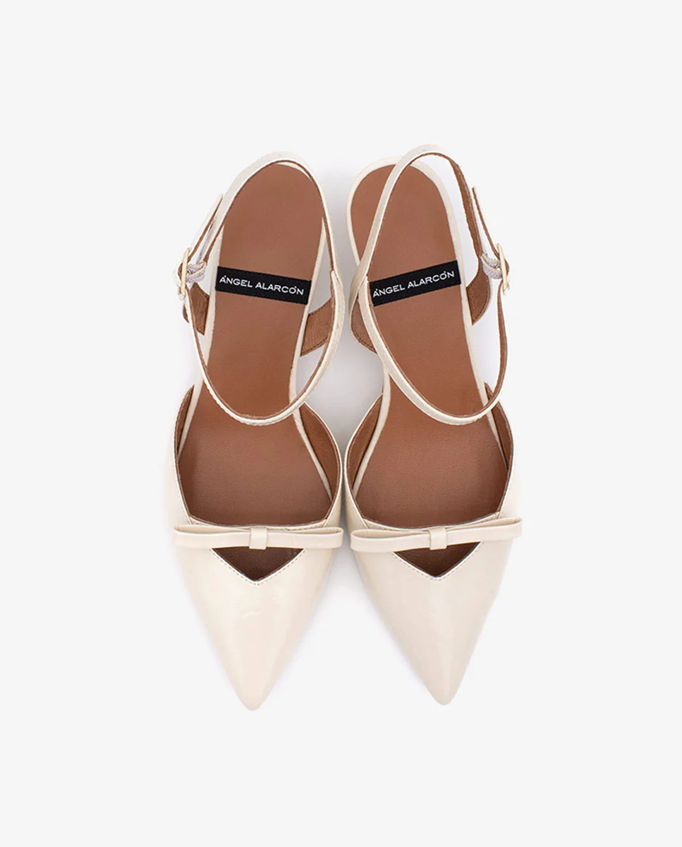 VERONIQUE – Zapatos de salón abiertos con tacón bajo de piel texturizada - Image 9