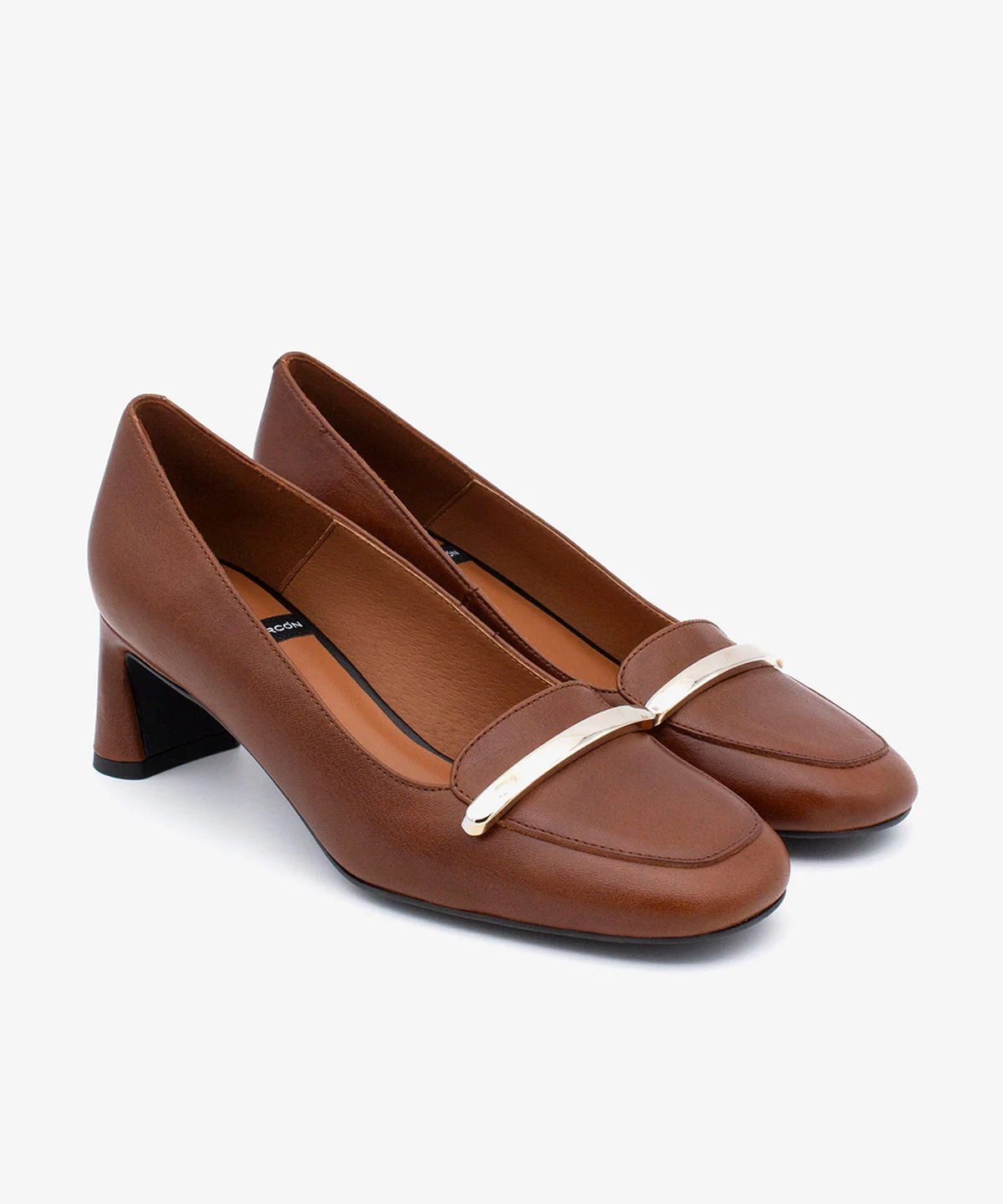 YAIRA – Salón de mujer tipo mocasín con detalle metálico y tacón ancho - Image 2